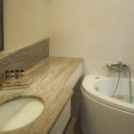 Vasiliki 4*